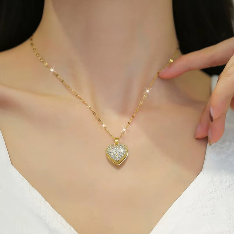 Elegant Pearls Heart Shaped Shells Necklace Pendant with Full Rhinestones Detail R3MC