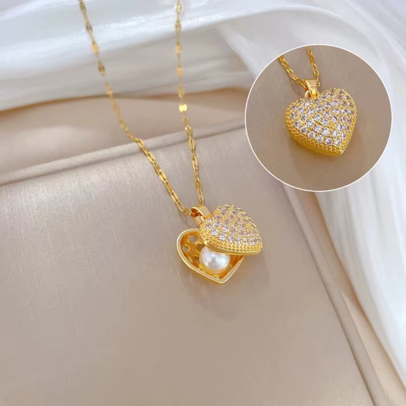 Elegant Pearls Heart Shaped Shells Necklace Pendant with Full Rhinestones Detail R3MC