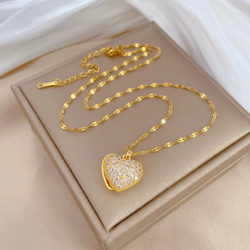 Elegant Pearls Heart Shaped Shells Necklace Pendant with Full Rhinestones Detail R3MC